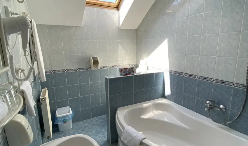 Tisza Alfa Hotel Szeged - Nyugd�jas kedvezm�nyes �rak reggelis ell�t�ssal (1 �jt�l)