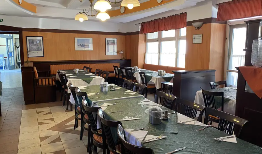 Tisza Alfa Hotel Szeged - Nyugd�jas kedvezm�nyes �rak reggelis ell�t�ssal (1 �jt�l)