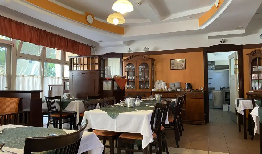 Tisza Alfa Hotel Szeged - Nyugd�jas kedvezm�nyes �rak reggelis ell�t�ssal (1 �jt�l)