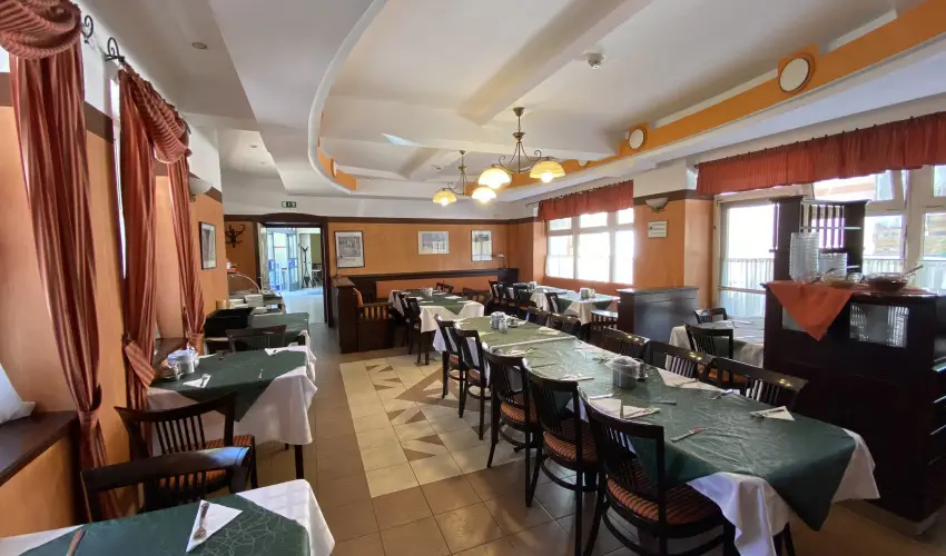Tisza Alfa Hotel Szeged - Nyugd�jas kedvezm�nyes �rak reggelis ell�t�ssal (1 �jt�l)