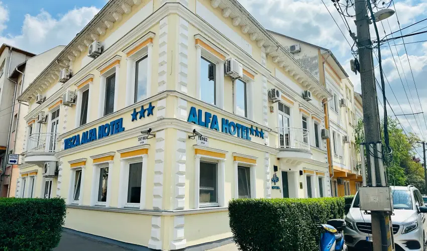 Tisza Alfa Hotel Szeged - Nyugd�jas kedvezm�nyes �rak reggelis ell�t�ssal (1 �jt�l)