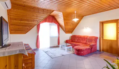 Andrea Villa H�v�z