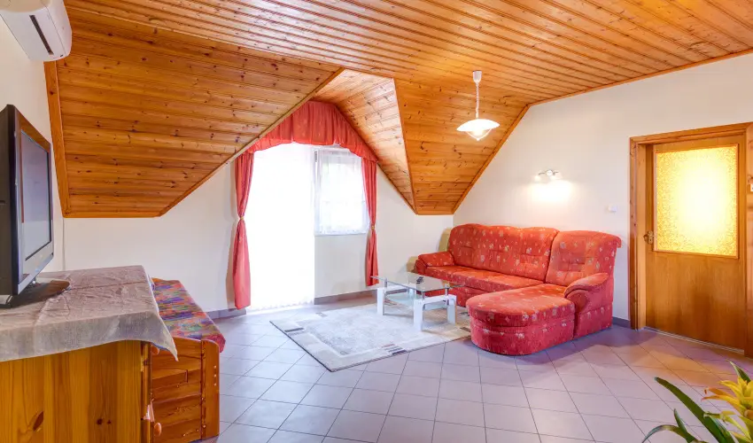 Andrea Villa H�v�z - Tavaszi kikapcsol�d�s (min. 3 �j)