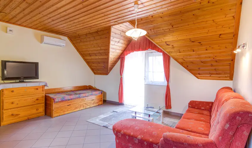 Andrea Villa H�v�z - Tavaszi kikapcsol�d�s (min. 3 �j)