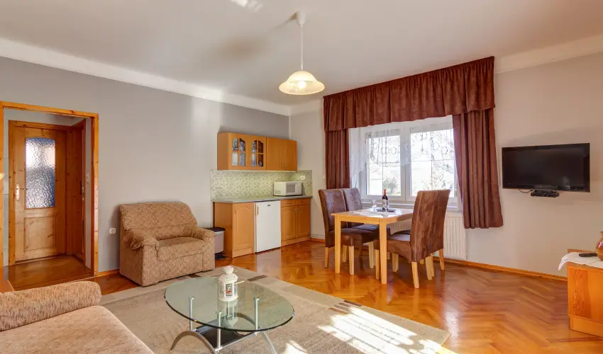 Andrea Villa H�v�z - Tavaszi kikapcsol�d�s (min. 3 �j)