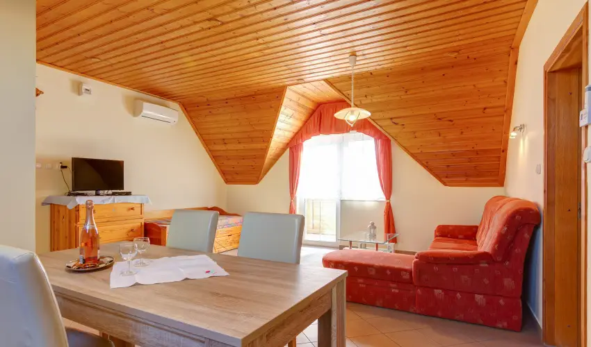 Andrea Villa H�v�z - Tavaszi kikapcsol�d�s (min. 3 �j)