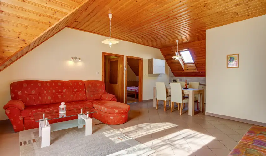 Andrea Villa H�v�z - Tavaszi kikapcsol�d�s (min. 3 �j)