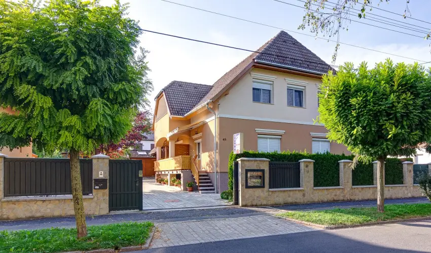 Andrea Villa H�v�z - Tavaszi kikapcsol�d�s (min. 3 �j)