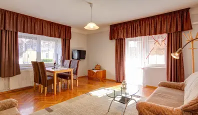 Andrea Villa H�v�z