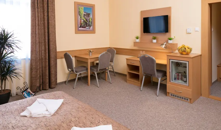 Aquasol Resort Mosonmagyarvr - Nyugdjas kedvezmnyes r reggelivel, frdbelpvel (1 jtl)