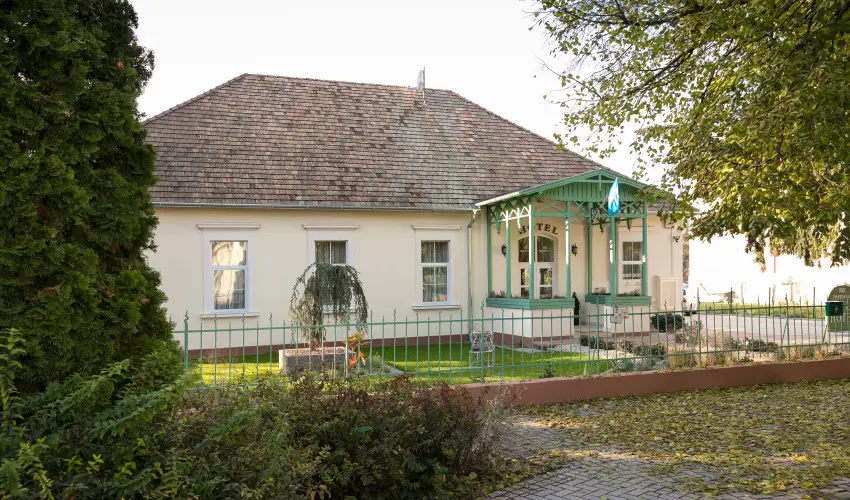 Aquasol Resort Mosonmagyarvr - Nyugdjas kedvezmnyes r reggelivel, frdbelpvel (1 jtl)