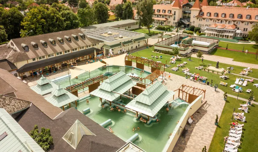 Aquasol Resort Mosonmagyarvr - Nyugdjas kedvezmnyes r reggelivel, frdbelpvel (1 jtl)