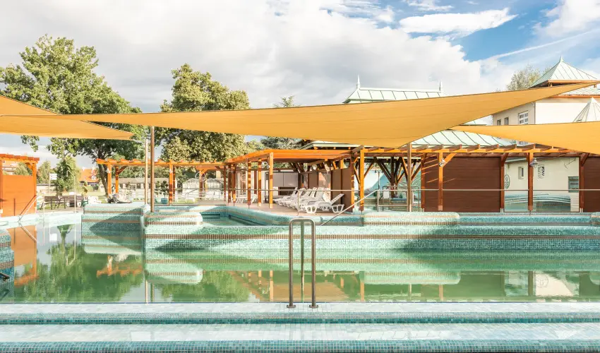 Aquasol Resort Mosonmagyarvr - Nyugdjas kedvezmnyes r reggelivel, frdbelpvel (1 jtl)