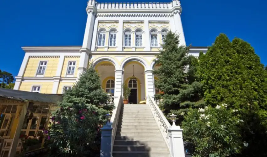 Astoria Hotel �s �tterem Balatonf�red - Nyugd�jas kedvezm�nyes �rak f�lpanzi�s ell�t�ssal (1 �jt�l)