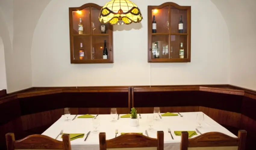 Astoria Hotel �s �tterem Balatonf�red - Nyugd�jas kedvezm�nyes �rak f�lpanzi�s ell�t�ssal (1 �jt�l)