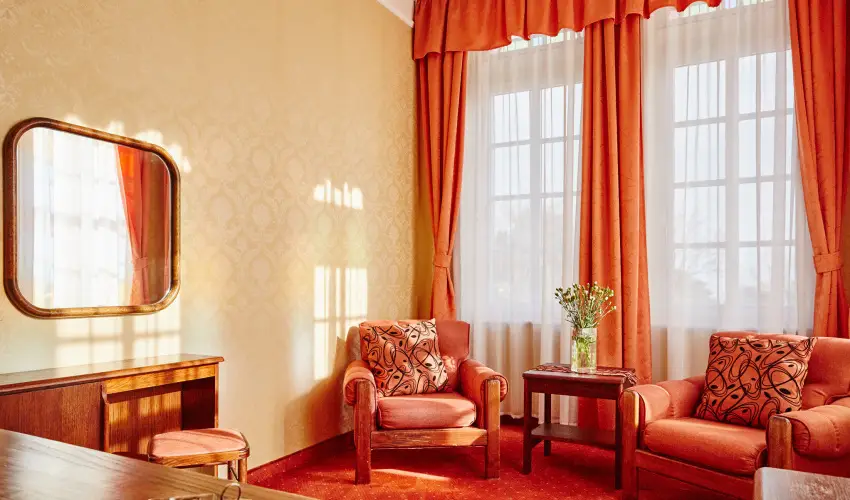 Astoria Hotel �s �tterem Balatonf�red - Nyugd�jas kedvezm�nyes �rak f�lpanzi�s ell�t�ssal (1 �jt�l)