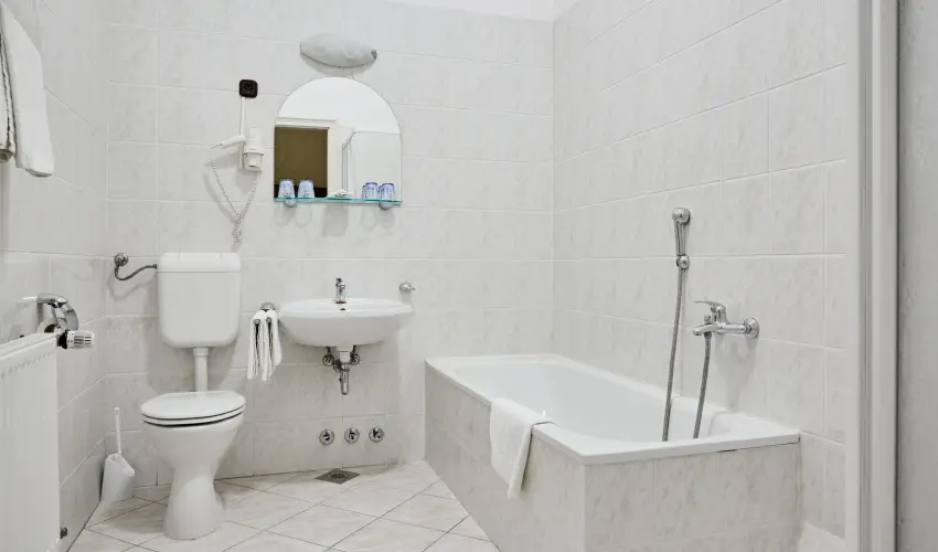 Astoria Hotel �s �tterem Balatonf�red - Nyugd�jas kedvezm�nyes �rak f�lpanzi�s ell�t�ssal (1 �jt�l)