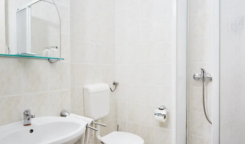 Astoria Hotel �s �tterem Balatonf�red - Nyugd�jas kedvezm�nyes �rak f�lpanzi�s ell�t�ssal (1 �jt�l)