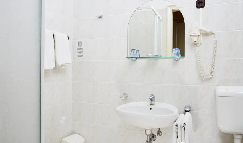 Astoria Hotel �s �tterem Balatonf�red - Nyugd�jas kedvezm�nyes �rak f�lpanzi�s ell�t�ssal (1 �jt�l)