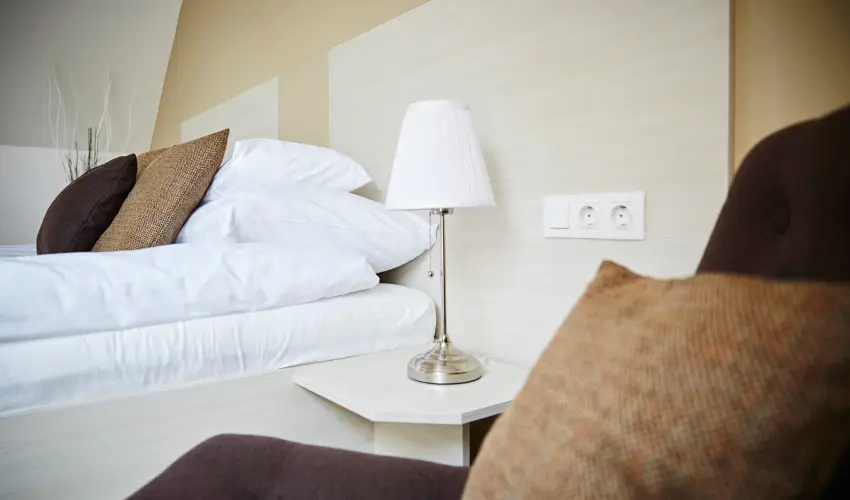 Astoria Hotel �s �tterem Balatonf�red - Nyugd�jas kedvezm�nyes �rak f�lpanzi�s ell�t�ssal (1 �jt�l)