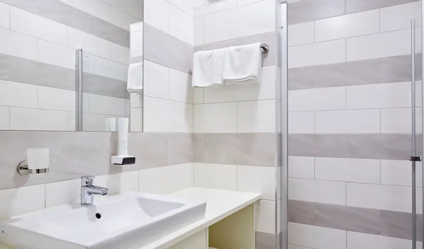 Astoria Hotel �s �tterem Balatonf�red - Nyugd�jas kedvezm�nyes �rak f�lpanzi�s ell�t�ssal (1 �jt�l)