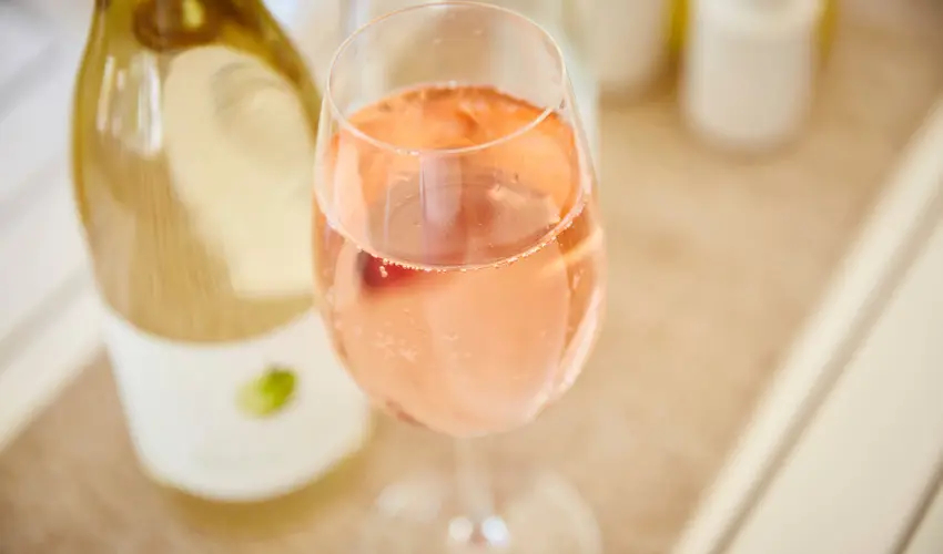 Astoria Hotel �s �tterem Balatonf�red - Nyugd�jas kedvezm�nyes �rak f�lpanzi�s ell�t�ssal (1 �jt�l)