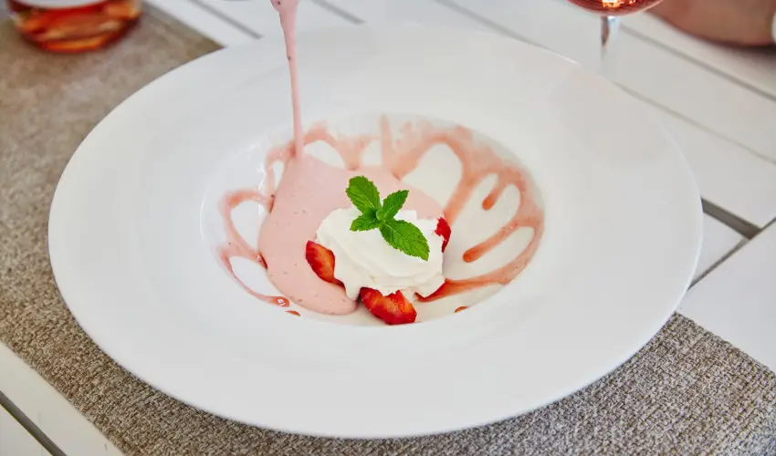 Astoria Hotel �s �tterem Balatonf�red - Nyugd�jas kedvezm�nyes �rak f�lpanzi�s ell�t�ssal (1 �jt�l)