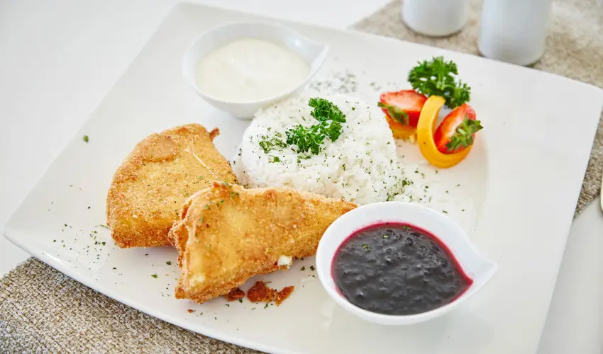 Astoria Hotel �s �tterem Balatonf�red - Nyugd�jas kedvezm�nyes �rak f�lpanzi�s ell�t�ssal (1 �jt�l)