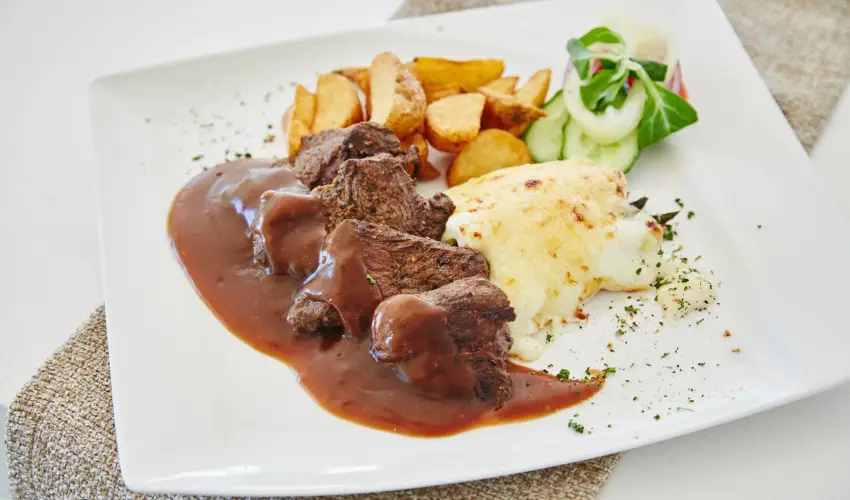 Astoria Hotel �s �tterem Balatonf�red - Nyugd�jas kedvezm�nyes �rak f�lpanzi�s ell�t�ssal (1 �jt�l)