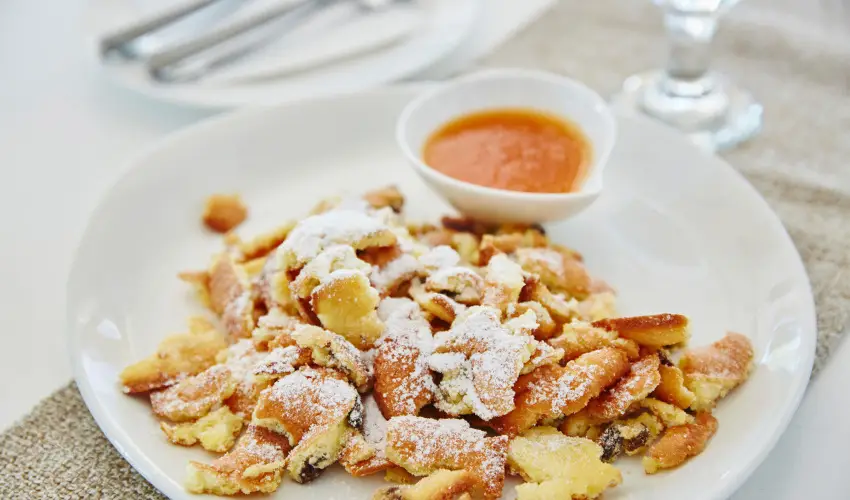 Astoria Hotel �s �tterem Balatonf�red - Nyugd�jas kedvezm�nyes �rak f�lpanzi�s ell�t�ssal (1 �jt�l)