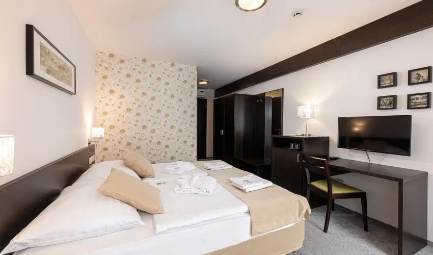 Bazilika alatti Panzi Esztergom - Romantikus Pihens Flpanzival a Hvs vszakokban (min. 2 j)