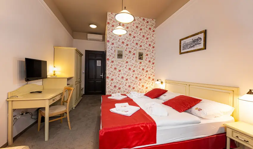 Bazilika alatti Panzi Esztergom - Romantikus Pihens Flpanzival a Hvs vszakokban (min. 2 j)