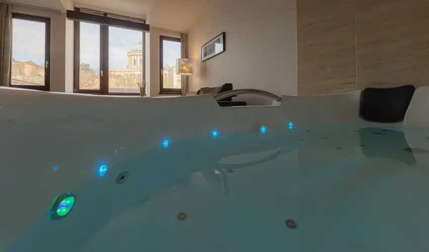 Bazilika alatti Panzi Esztergom - Romantikus Pihens Flpanzival a Hvs vszakokban (min. 2 j)