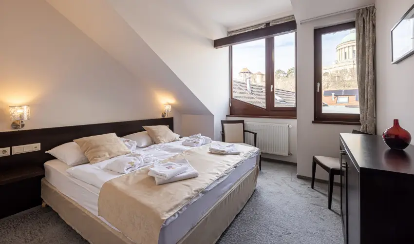 Bazilika alatti Panzi Esztergom - Romantikus Pihens Flpanzival a Hvs vszakokban (min. 2 j)