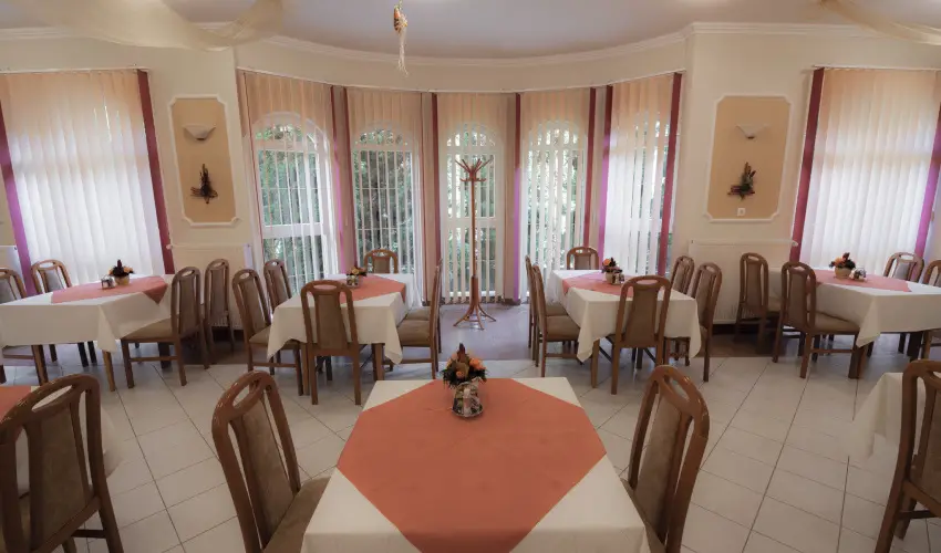 Boglárka Panzió-Étterem  Mezőkövesd - Szállás félpanziós ellátással (min. 2 éj)