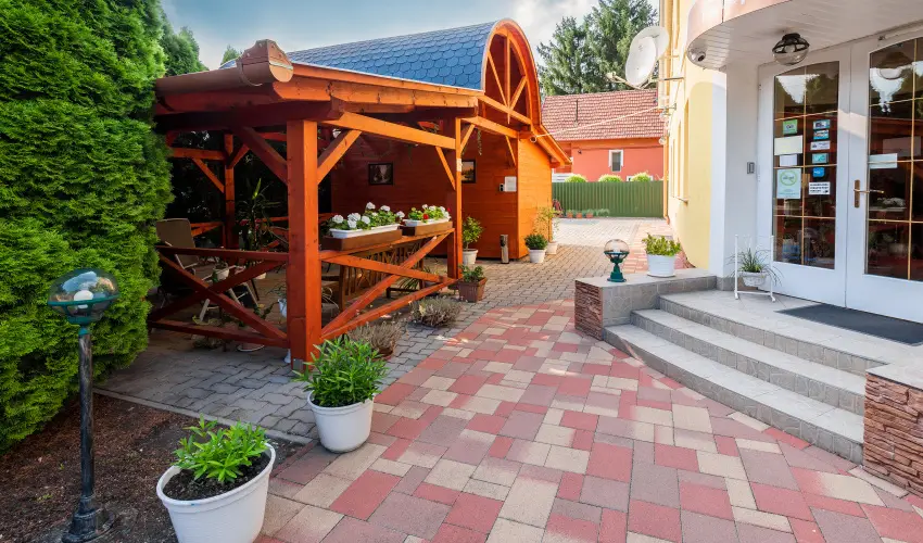 Boglárka Panzió-Étterem  Mezőkövesd - Szállás félpanziós ellátással (min. 2 éj)