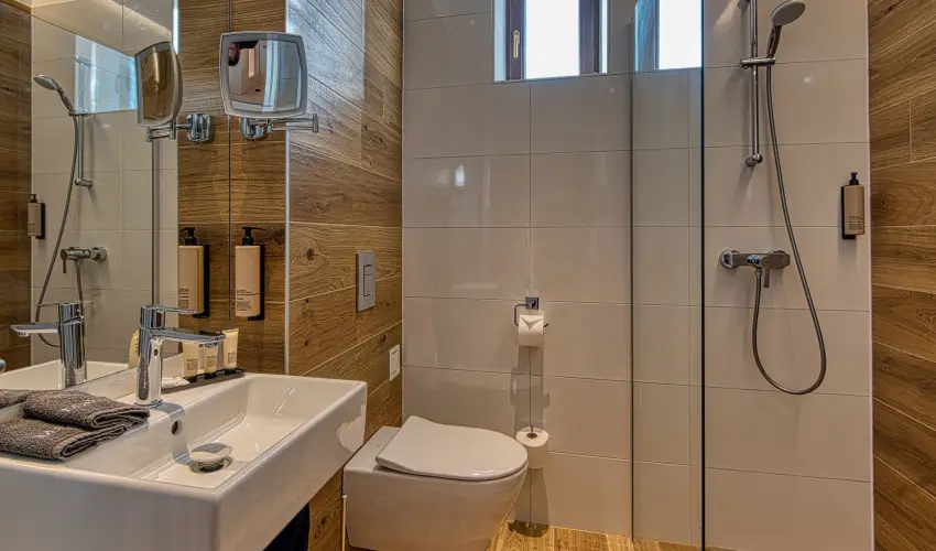 Cardoner Hotel Pilisszentkereszt - vindt Szllsvadszat Dobogkn (1 jtl)