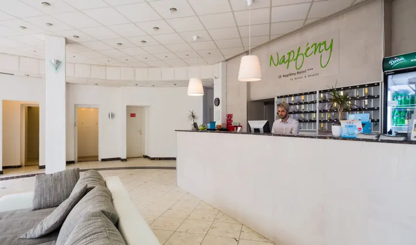 CE Napf�ny Hotel  Si�fok - Napf�nyes balatoni pihen�s (1 �jt�l)