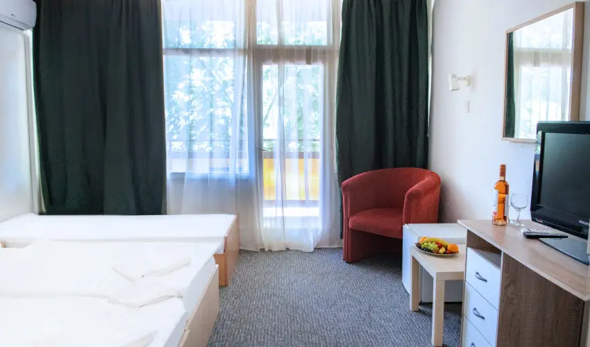 CE Napf�ny Hotel  Si�fok - Napf�nyes balatoni pihen�s (1 �jt�l)