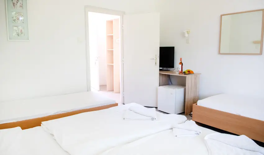 CE Napf�ny Hotel  Si�fok - Napf�nyes balatoni pihen�s (1 �jt�l)