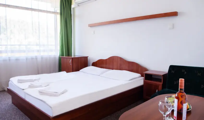 CE Napf�ny Hotel  Si�fok - Napf�nyes balatoni pihen�s (1 �jt�l)