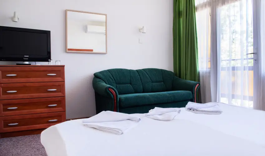 CE Napf�ny Hotel  Si�fok - Napf�nyes balatoni pihen�s (1 �jt�l)