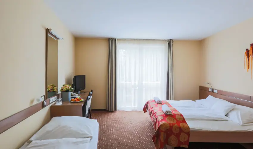 CE Plaza Hotel Si�fok - Nyer� p�ros h�tv�ge Zolt�n Erik�val (2 �jszaka)