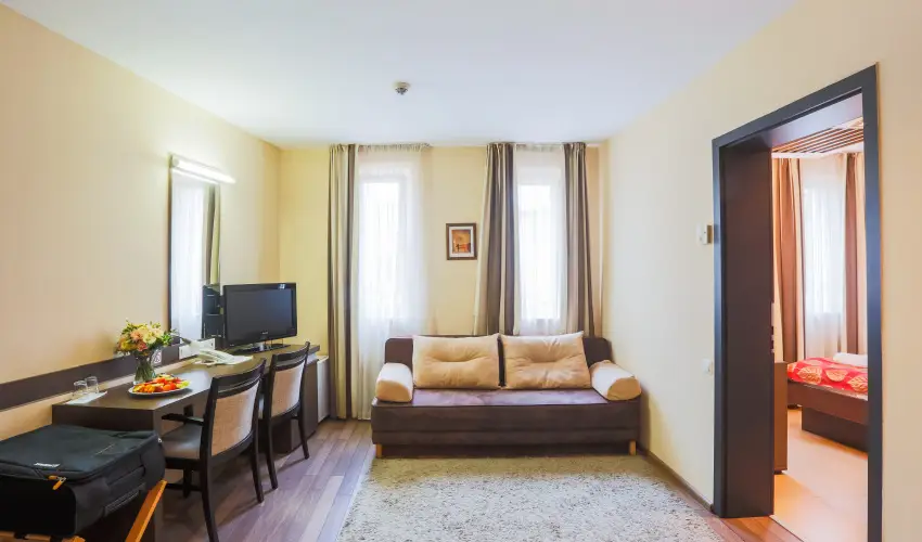 CE Plaza Hotel Si�fok - Nyer� p�ros h�tv�ge Zolt�n Erik�val (2 �jszaka)