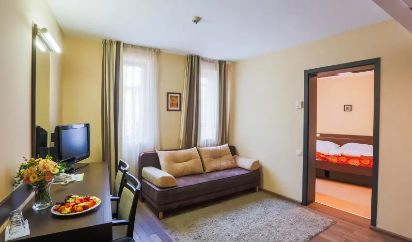 CE Plaza Hotel Si�fok - Nyer� p�ros h�tv�ge Zolt�n Erik�val (2 �jszaka)