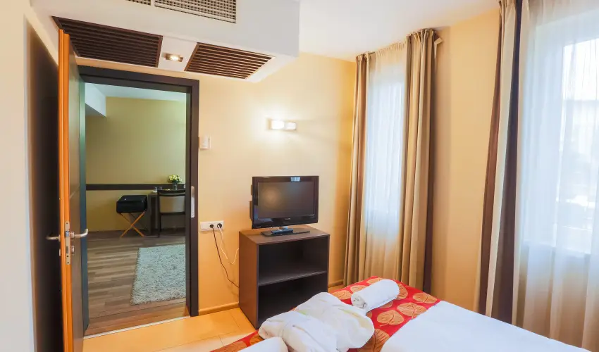 CE Plaza Hotel Si�fok - Nyer� p�ros h�tv�ge Zolt�n Erik�val (2 �jszaka)
