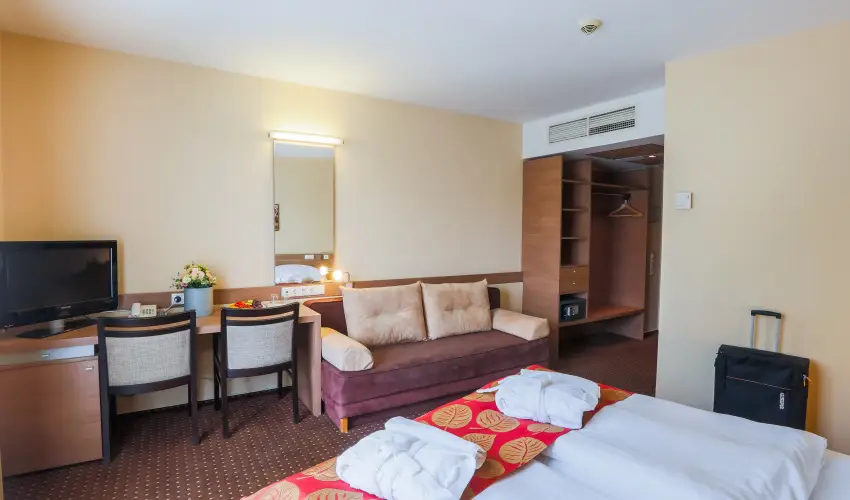 CE Plaza Hotel Si�fok - Nyer� p�ros h�tv�ge Zolt�n Erik�val (2 �jszaka)