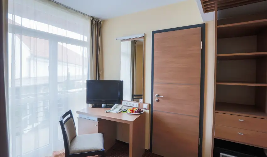 CE Plaza Hotel Si�fok - Nyer� p�ros h�tv�ge Zolt�n Erik�val (2 �jszaka)