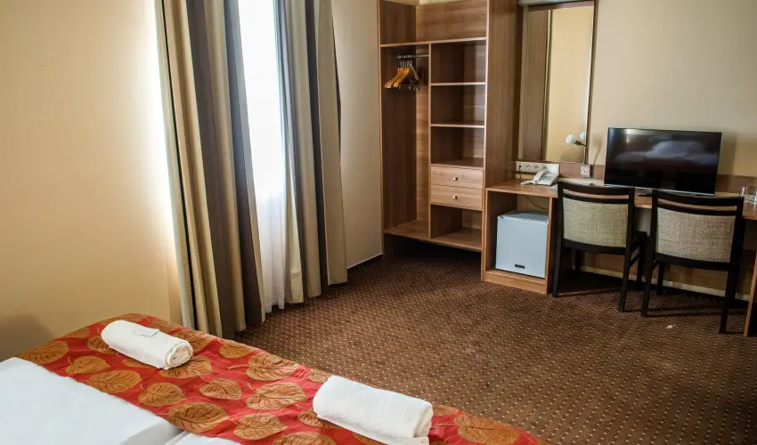CE Plaza Hotel Si�fok - Nyer� p�ros h�tv�ge Zolt�n Erik�val (2 �jszaka)