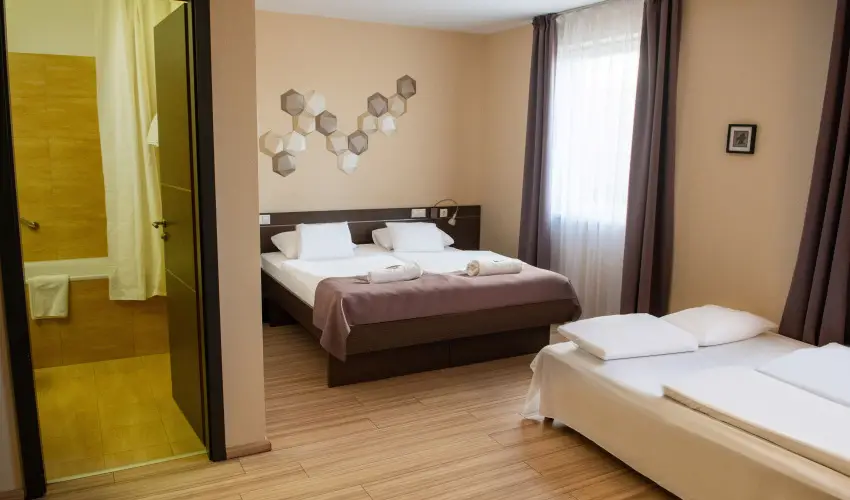 CE Plaza Hotel Si�fok - Nyer� p�ros h�tv�ge Zolt�n Erik�val (2 �jszaka)